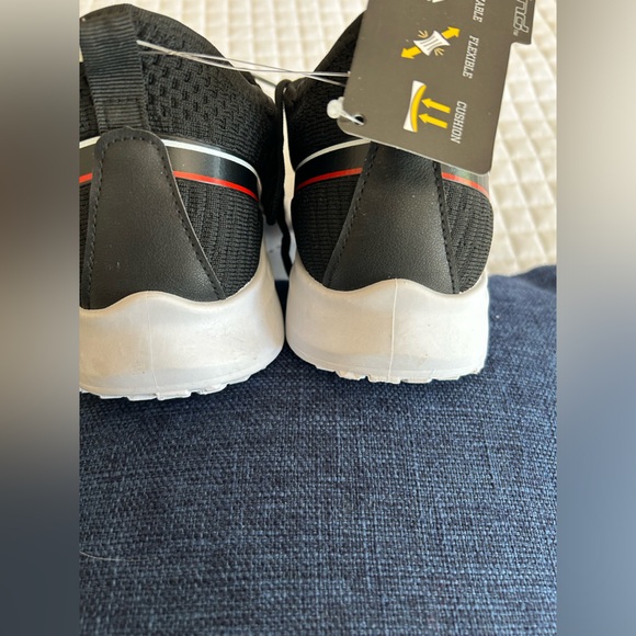 Men’s black tennis shoes by Hind red and white accents just to add little flair - Picture 3 of 6